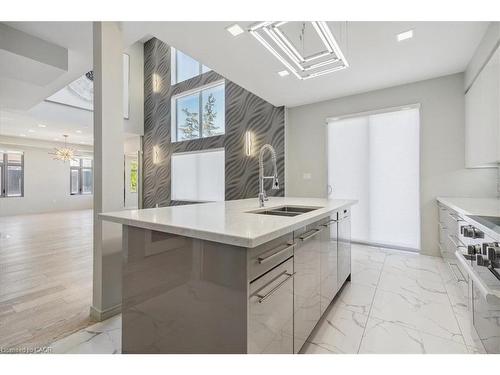 4 Sunrow Gate, Hamilton, ON - Indoor Photo Showing Kitchen With Double Sink