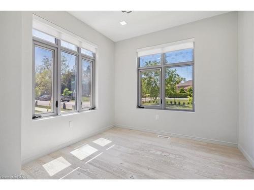4 Sunrow Gate, Hamilton, ON - Indoor Photo Showing Other Room