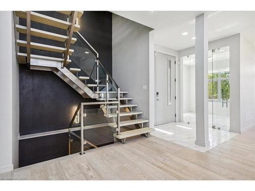 4 Sunrow Gate, Hamilton, ON - Indoor Photo Showing Other Room