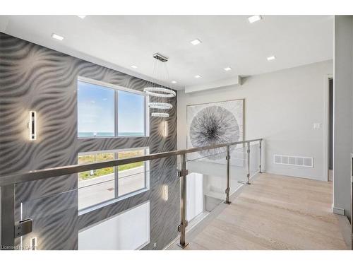 4 Sunrow Gate, Hamilton, ON - Indoor Photo Showing Other Room