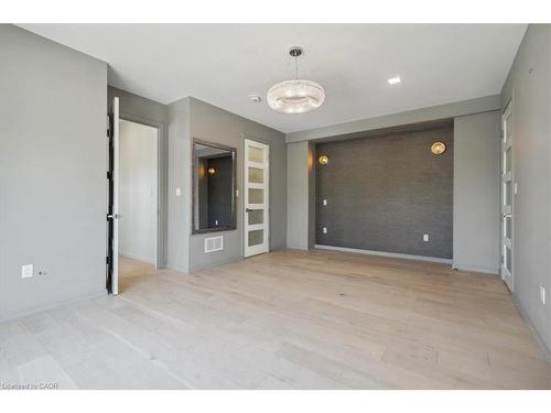4 Sunrow Gate, Hamilton, ON - Indoor Photo Showing Other Room
