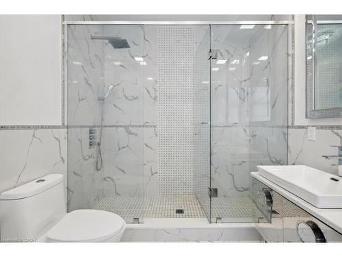 4 Sunrow Gate, Hamilton, ON - Indoor Photo Showing Bathroom
