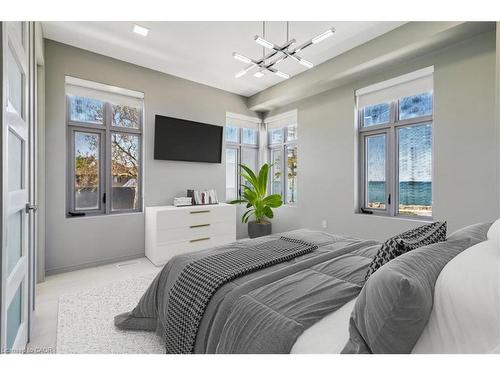 4 Sunrow Gate, Hamilton, ON - Indoor Photo Showing Bedroom