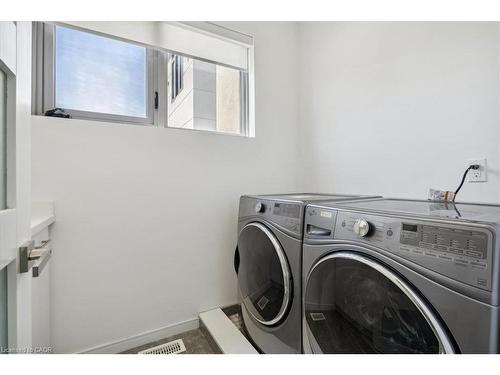 4 Sunrow Gate, Hamilton, ON - Indoor Photo Showing Laundry Room