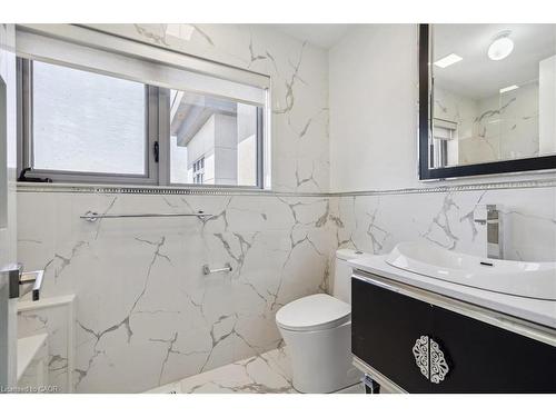 4 Sunrow Gate, Hamilton, ON - Indoor Photo Showing Bathroom