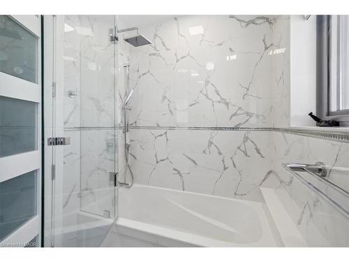 4 Sunrow Gate, Hamilton, ON - Indoor Photo Showing Bathroom