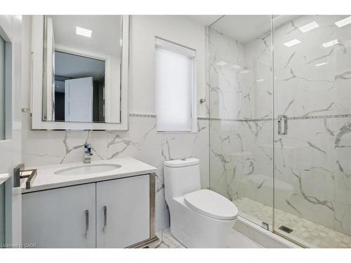 4 Sunrow Gate, Hamilton, ON - Indoor Photo Showing Bathroom