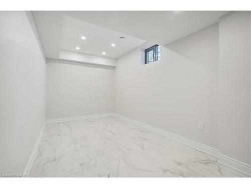 4 Sunrow Gate, Hamilton, ON - Indoor Photo Showing Other Room