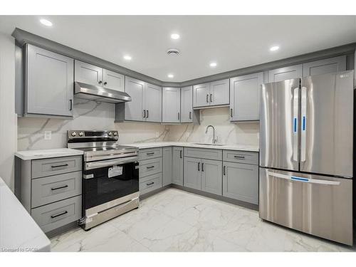 4 Sunrow Gate, Hamilton, ON - Indoor Photo Showing Kitchen With Stainless Steel Kitchen