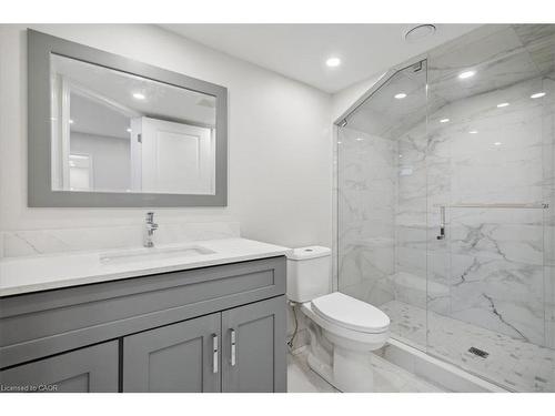 4 Sunrow Gate, Hamilton, ON - Indoor Photo Showing Bathroom