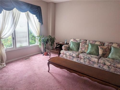 537 Westman Avenue, Peterborough, ON - Indoor Photo Showing Living Room