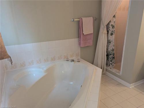 537 Westman Avenue, Peterborough, ON - Indoor Photo Showing Bathroom