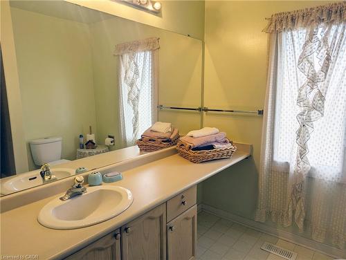 537 Westman Avenue, Peterborough, ON - Indoor Photo Showing Bathroom