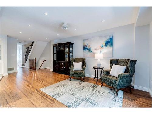 19-2151 Walkers Line, Burlington, ON - Indoor Photo Showing Living Room