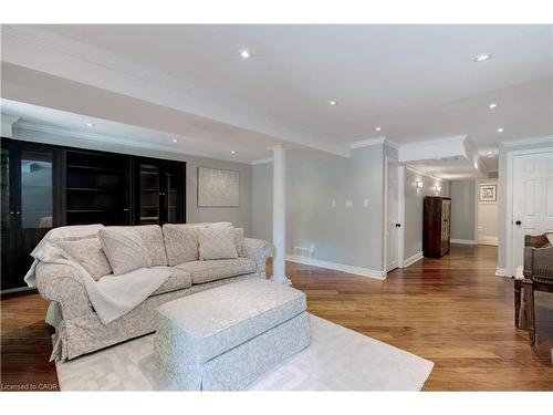 19-2151 Walkers Line, Burlington, ON - Indoor Photo Showing Living Room