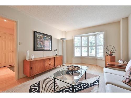 1995 Pitagora Court, Mississauga, ON - Indoor Photo Showing Living Room
