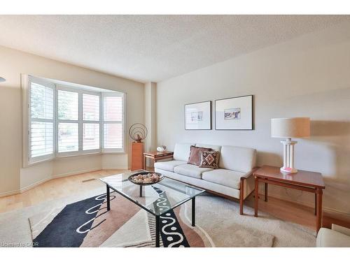 1995 Pitagora Court, Mississauga, ON - Indoor Photo Showing Living Room