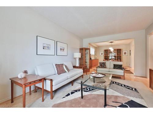 1995 Pitagora Court, Mississauga, ON - Indoor Photo Showing Living Room
