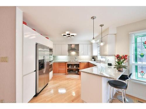 1995 Pitagora Court, Mississauga, ON - Indoor Photo Showing Kitchen With Stainless Steel Kitchen With Upgraded Kitchen