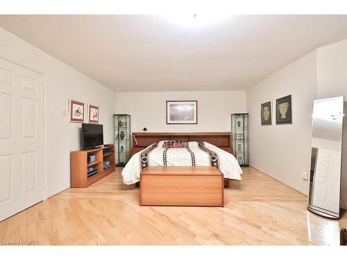 1995 Pitagora Court, Mississauga, ON - Indoor Photo Showing Bedroom