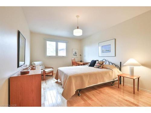 1995 Pitagora Court, Mississauga, ON - Indoor Photo Showing Bedroom