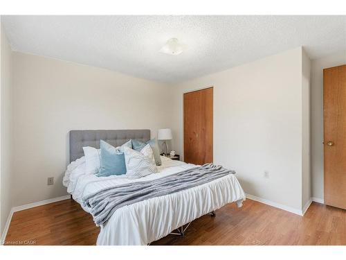 28 Bacall Crescent, Hamilton, ON - Indoor Photo Showing Bedroom