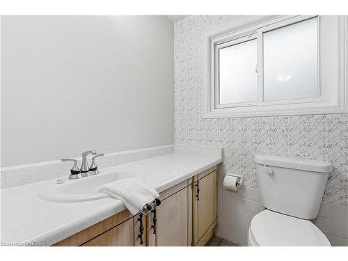 28 Bacall Crescent, Hamilton, ON - Indoor Photo Showing Bathroom