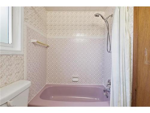 28 Bacall Crescent, Hamilton, ON - Indoor Photo Showing Bathroom