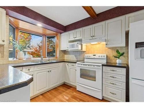 457 Stillmeadow Circle, Waterloo, ON - Indoor Photo Showing Kitchen With Double Sink
