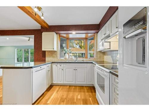 457 Stillmeadow Circle, Waterloo, ON - Indoor Photo Showing Kitchen With Upgraded Kitchen