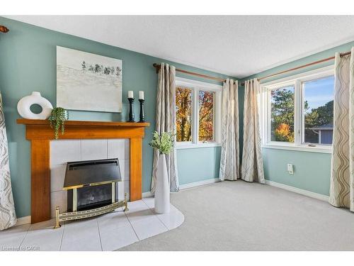 457 Stillmeadow Circle, Waterloo, ON - Indoor Photo Showing Living Room With Fireplace