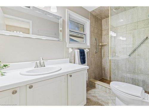 457 Stillmeadow Circle, Waterloo, ON - Indoor Photo Showing Bathroom