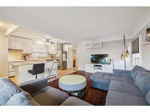 8 Wavell Avenue, Hamilton, ON - Indoor Photo Showing Living Room