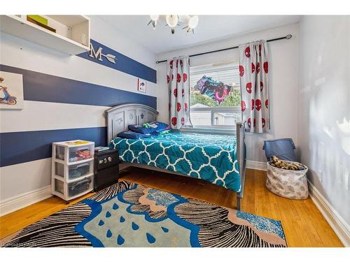 8 Wavell Avenue, Hamilton, ON - Indoor Photo Showing Bedroom