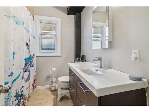 8 Wavell Avenue, Hamilton, ON - Indoor Photo Showing Bathroom