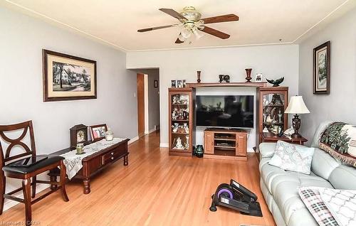 79 Nash Road N, Hamilton, ON - Indoor Photo Showing Living Room