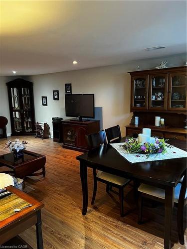 79 Nash Road N, Hamilton, ON - Indoor Photo Showing Living Room