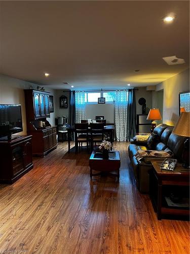 79 Nash Road N, Hamilton, ON - Indoor Photo Showing Living Room