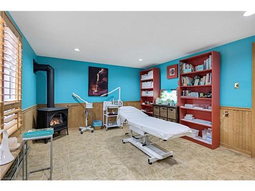 90 Ann Street, Dundas, ON - Indoor Photo Showing Other Room