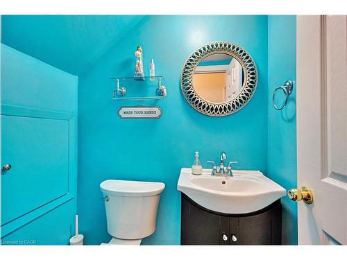 90 Ann Street, Dundas, ON - Indoor Photo Showing Bathroom