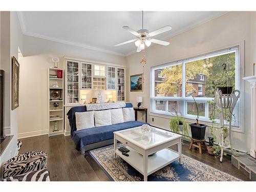 90 Ann Street, Dundas, ON - Indoor Photo Showing Living Room
