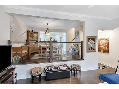 90 Ann Street, Dundas, ON - Indoor Photo Showing Living Room