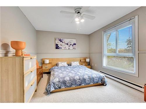 90 Ann Street, Dundas, ON - Indoor Photo Showing Bedroom