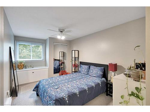90 Ann Street, Dundas, ON - Indoor Photo Showing Bedroom