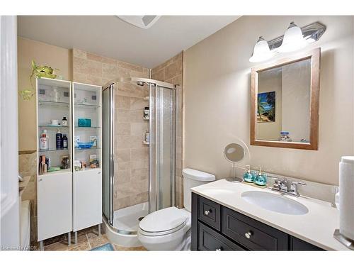 90 Ann Street, Dundas, ON - Indoor Photo Showing Bathroom