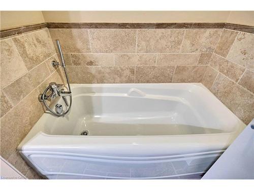 90 Ann Street, Dundas, ON - Indoor Photo Showing Bathroom