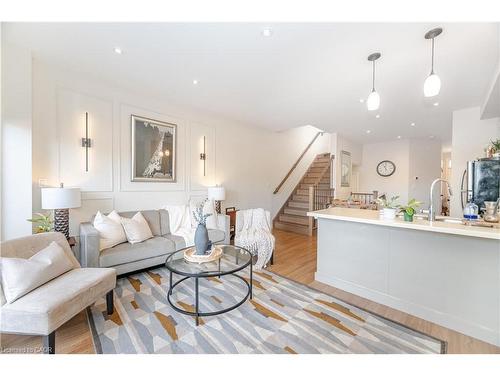 235 Mead Avenue, Hamilton, ON - Indoor Photo Showing Living Room