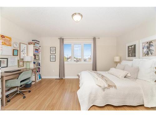 235 Mead Avenue, Hamilton, ON - Indoor Photo Showing Bedroom