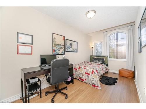 235 Mead Avenue, Hamilton, ON - Indoor Photo Showing Bedroom