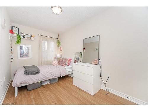 235 Mead Avenue, Hamilton, ON - Indoor Photo Showing Bedroom